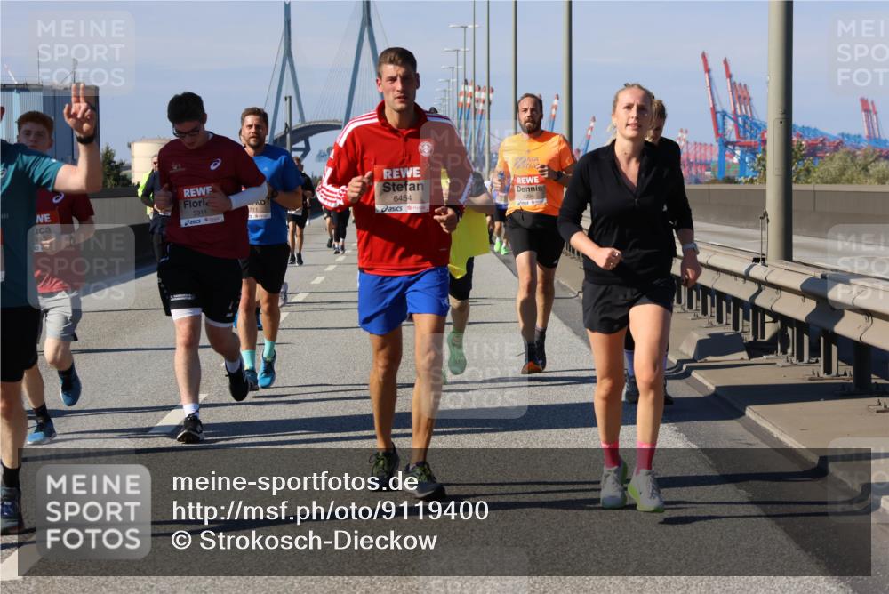 03.10.2025 - Köhlbrandbrückenlauf Strokosch-Dieckow http://msf.ph/oto/9119400 03.10.2025 12:56:55 Position 3 5911, 6454, 6294 meine-sportfotos.de
