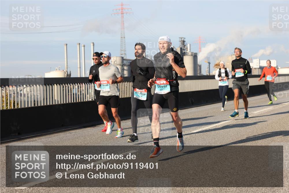 03.10.2025 - Köhlbrandbrückenlauf Lena Gebhardt http://msf.ph/oto/9119401 03.10.2025 09:45:18 Position 2 1071, 1279, 3091, 2796 meine-sportfotos.de