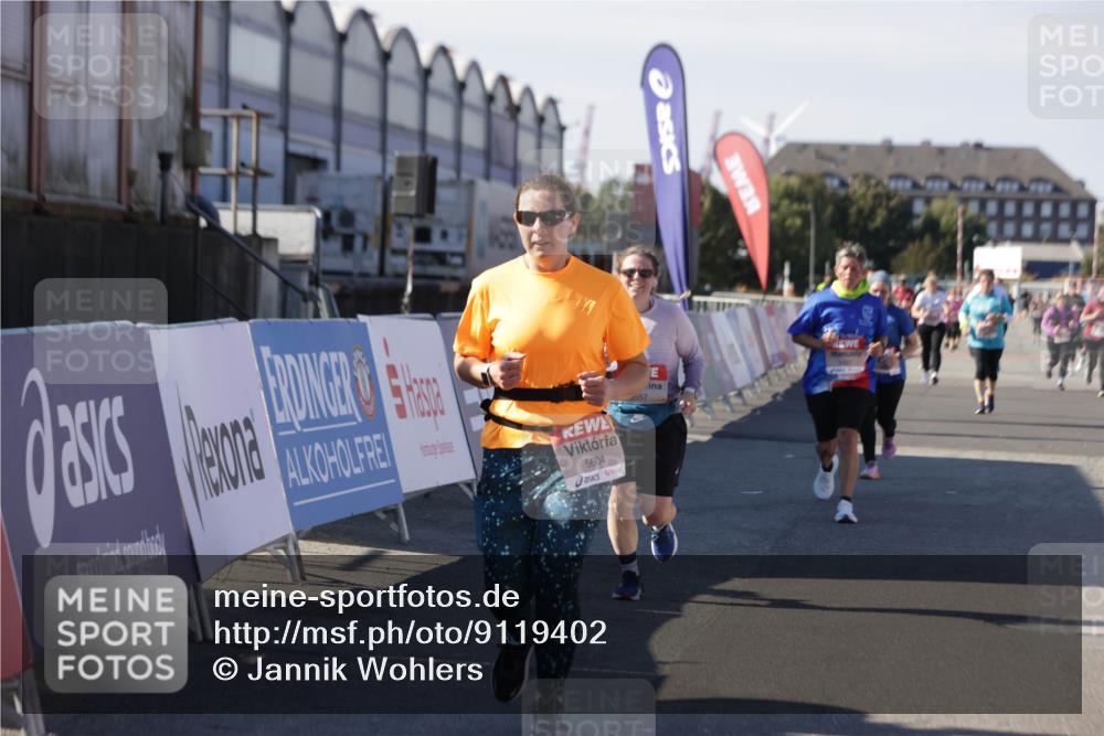 03.10.2025 - Köhlbrandbrückenlauf Jannik Wohlers http://msf.ph/oto/9119402 03.10.2025 13:35:03 Ziel 5427, 5557, 5604, 6265, 6434 meine-sportfotos.de