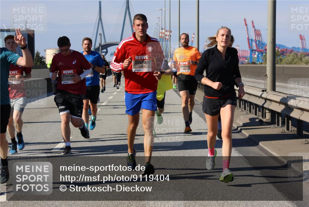 03.10.2025 - Köhlbrandbrückenlauf Strokosch-Dieckow http://msf.ph/oto/9119404 03.10.2025 12:56:55 Position 3 5910, 5911, 6454 meine-sportfotos.de