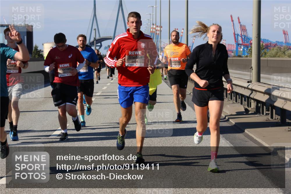 03.10.2025 - Köhlbrandbrückenlauf Strokosch-Dieckow http://msf.ph/oto/9119411 03.10.2025 12:56:55 Position 3 5910, 5911, 4, 6454 meine-sportfotos.de