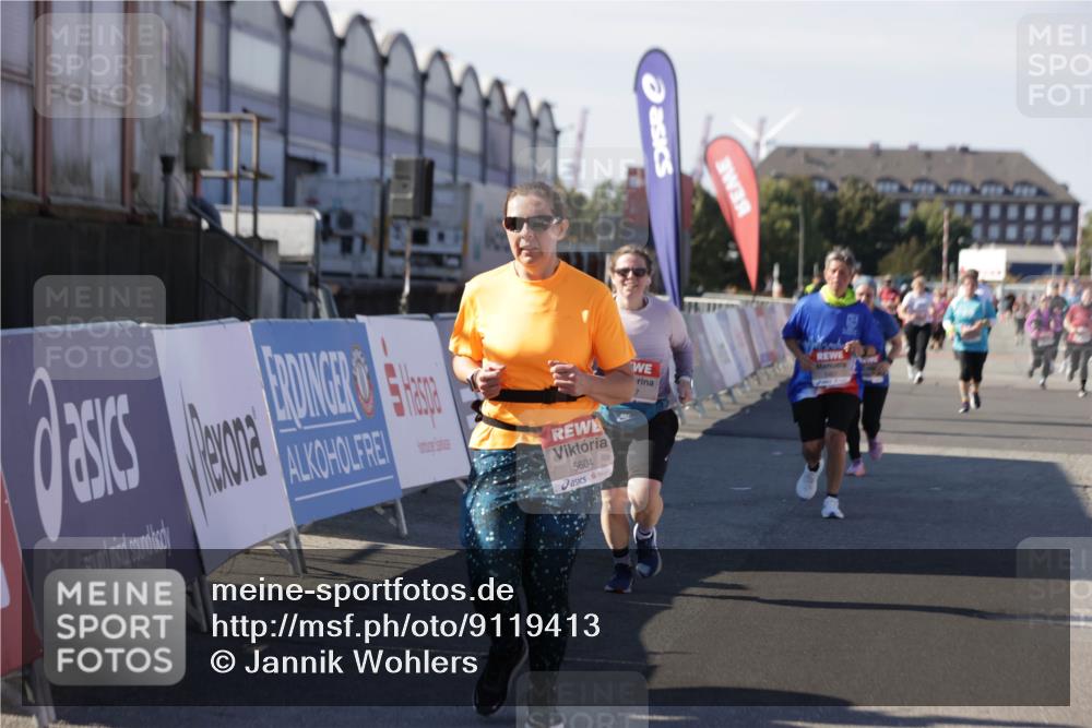 03.10.2025 - Köhlbrandbrückenlauf Jannik Wohlers http://msf.ph/oto/9119413 03.10.2025 13:35:03 Ziel 5427, 5557, 5604, 6265, 6434 meine-sportfotos.de