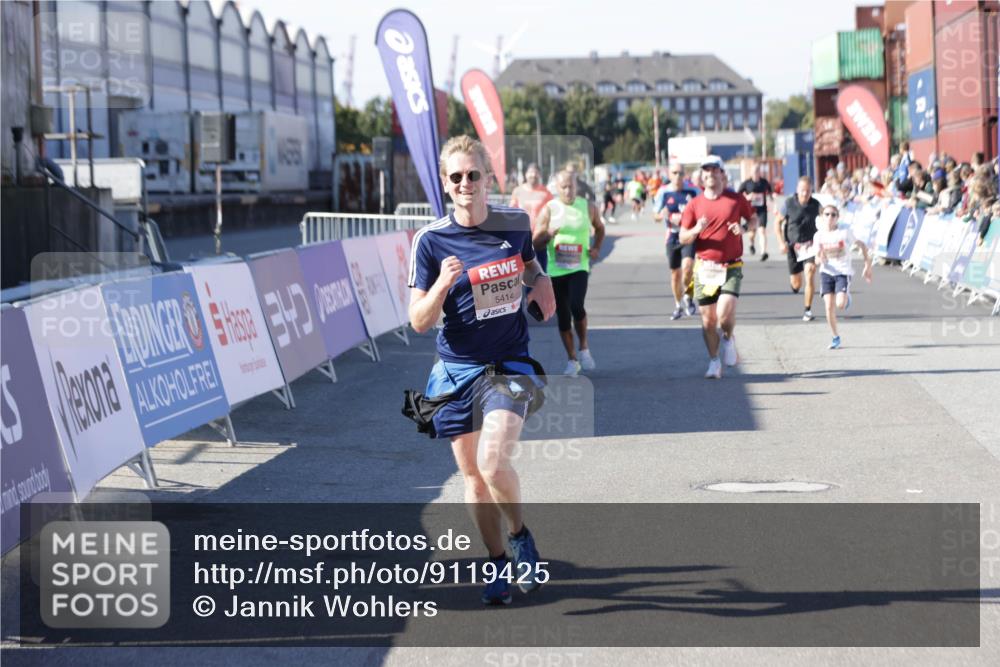 03.10.2025 - Köhlbrandbrückenlauf Jannik Wohlers http://msf.ph/oto/9119425 03.10.2025 13:03:52 Ziel 4063, 4127, 4274, 4322, 4349, 5098, 5414, 5447, 5639, 5950, 6315, 6341, 6392, 6706 meine-sportfotos.de