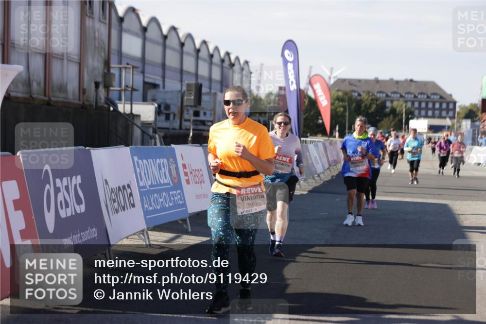 03.10.2025 - Köhlbrandbrückenlauf Jannik Wohlers http://msf.ph/oto/9119429 03.10.2025 13:35:03 Ziel 5427, 5557, 5604, 6265, 6434 meine-sportfotos.de