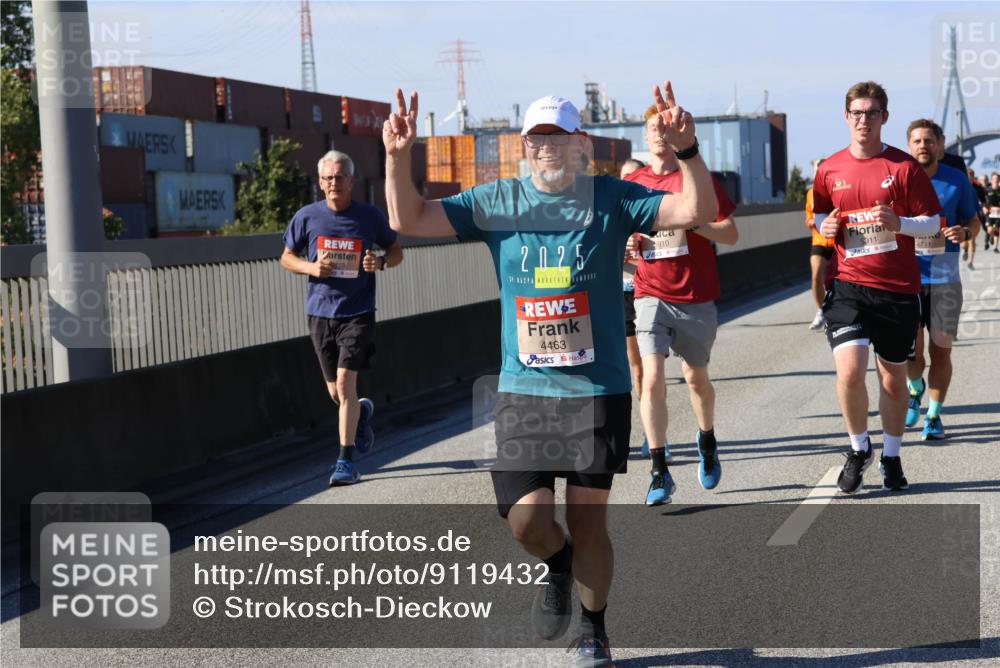 03.10.2025 - Köhlbrandbrückenlauf Strokosch-Dieckow http://msf.ph/oto/9119432 03.10.2025 12:56:56 Position 3 13, 2, 025, 4463, 5911, 4711, 5910 meine-sportfotos.de