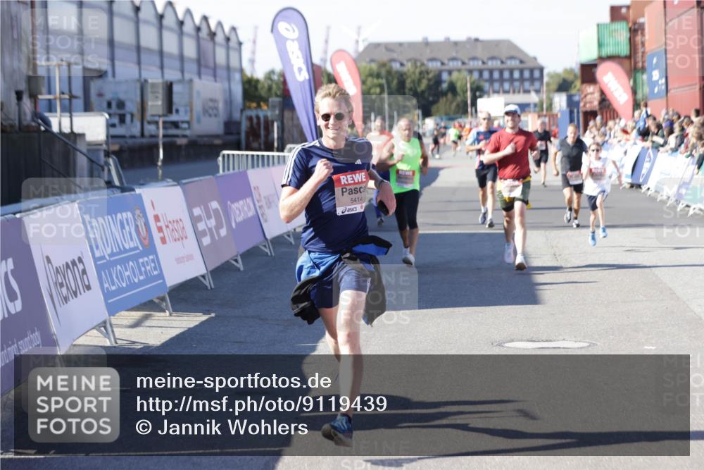 03.10.2025 - Köhlbrandbrückenlauf Jannik Wohlers http://msf.ph/oto/9119439 03.10.2025 13:03:53 Ziel 4127, 4274, 4322, 4349, 5098, 5414, 5447, 5639, 5950, 6315, 6341, 6392, 6706 meine-sportfotos.de