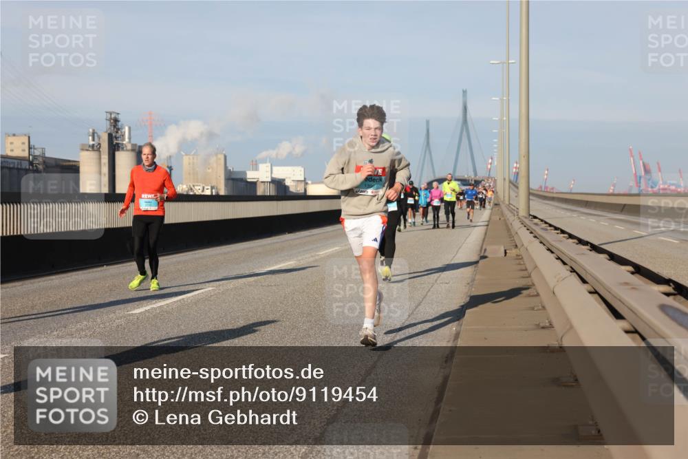 03.10.2025 - Köhlbrandbrückenlauf Lena Gebhardt http://msf.ph/oto/9119454 03.10.2025 09:45:21 Position 2  meine-sportfotos.de