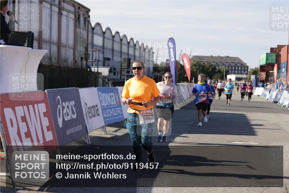 03.10.2025 - Köhlbrandbrückenlauf Jannik Wohlers http://msf.ph/oto/9119457 03.10.2025 13:35:03 Ziel 5427, 5557, 5604, 6265, 6434 meine-sportfotos.de