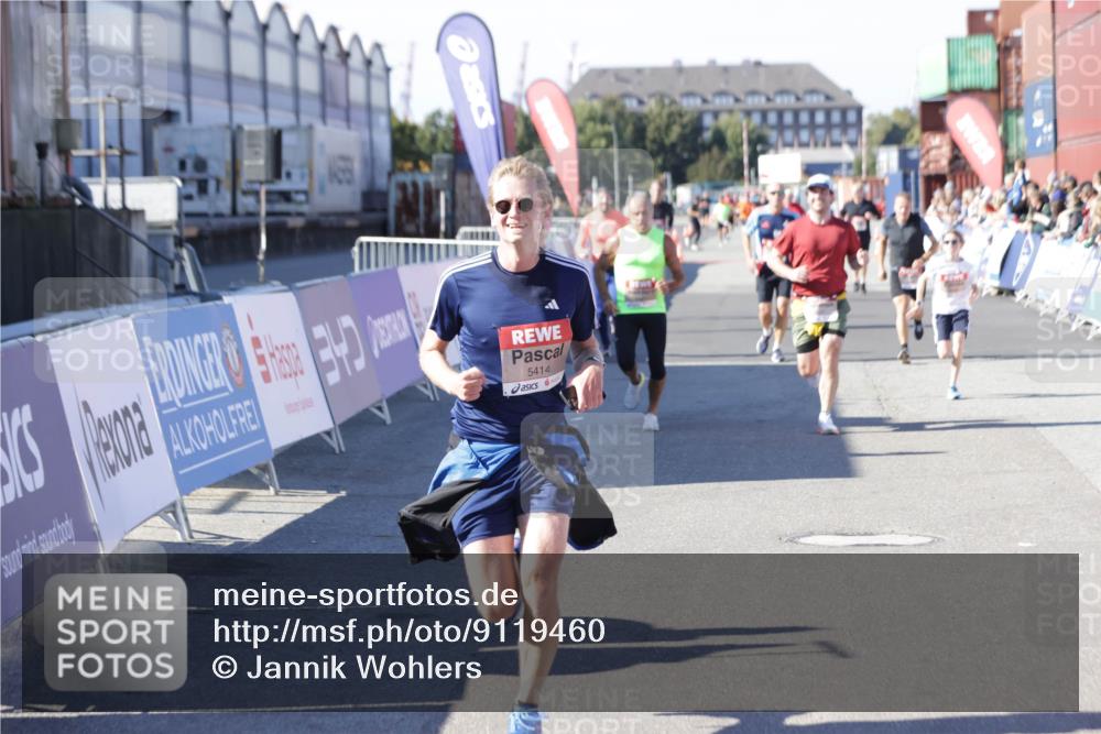 03.10.2025 - Köhlbrandbrückenlauf Jannik Wohlers http://msf.ph/oto/9119460 03.10.2025 13:03:53 Ziel 4127, 4274, 4322, 4349, 5098, 5414, 5447, 5639, 5950, 6315, 6341, 6392, 6706 meine-sportfotos.de