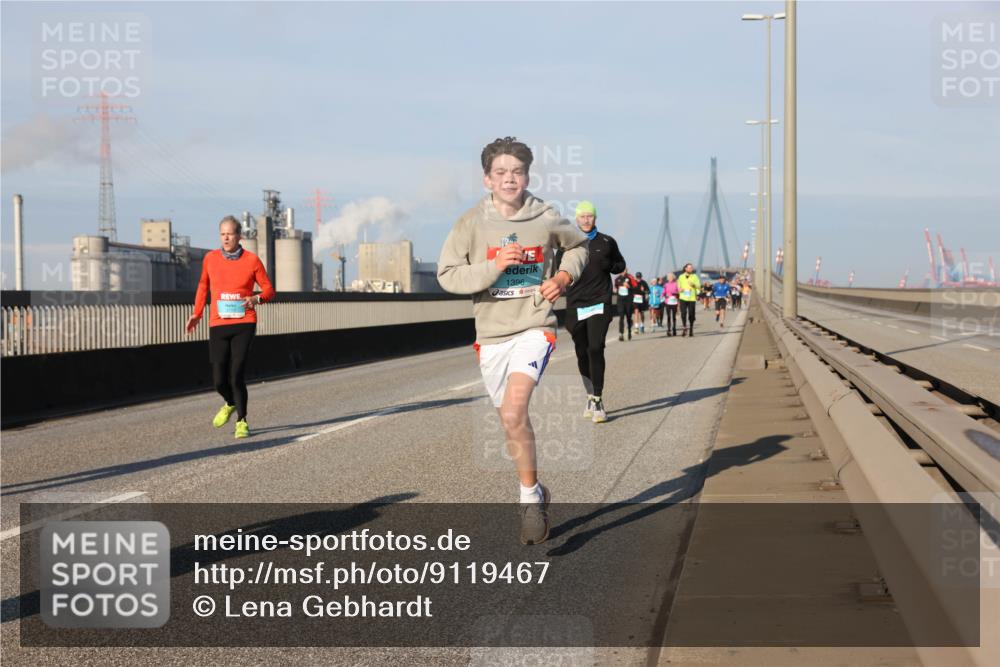 03.10.2025 - Köhlbrandbrückenlauf Lena Gebhardt http://msf.ph/oto/9119467 03.10.2025 09:45:21 Position 2 1396 meine-sportfotos.de