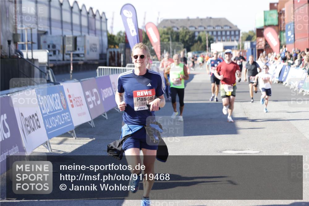03.10.2025 - Köhlbrandbrückenlauf Jannik Wohlers http://msf.ph/oto/9119468 03.10.2025 13:03:53 Ziel 4127, 4274, 4322, 4349, 5098, 5414, 5447, 5639, 5950, 6315, 6341, 6392, 6706 meine-sportfotos.de