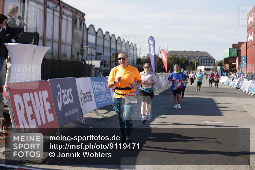03.10.2025 - Köhlbrandbrückenlauf Jannik Wohlers http://msf.ph/oto/9119471 03.10.2025 13:35:03 Ziel 5427, 5557, 5604, 6265, 6434 meine-sportfotos.de