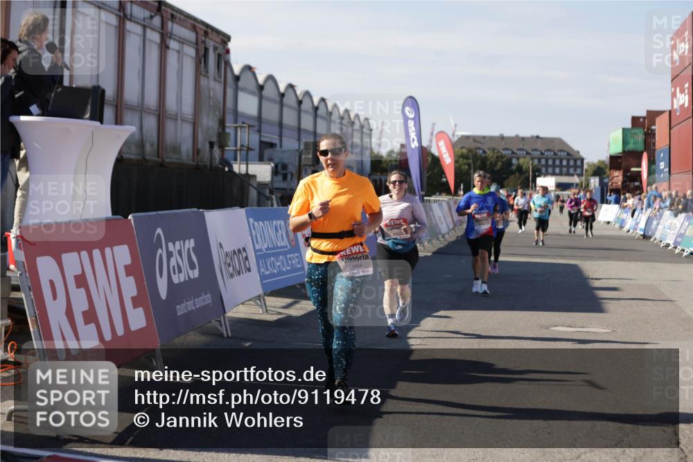 03.10.2025 - Köhlbrandbrückenlauf Jannik Wohlers http://msf.ph/oto/9119478 03.10.2025 13:35:04 Ziel 5427, 5557, 5604, 6265, 6434 meine-sportfotos.de