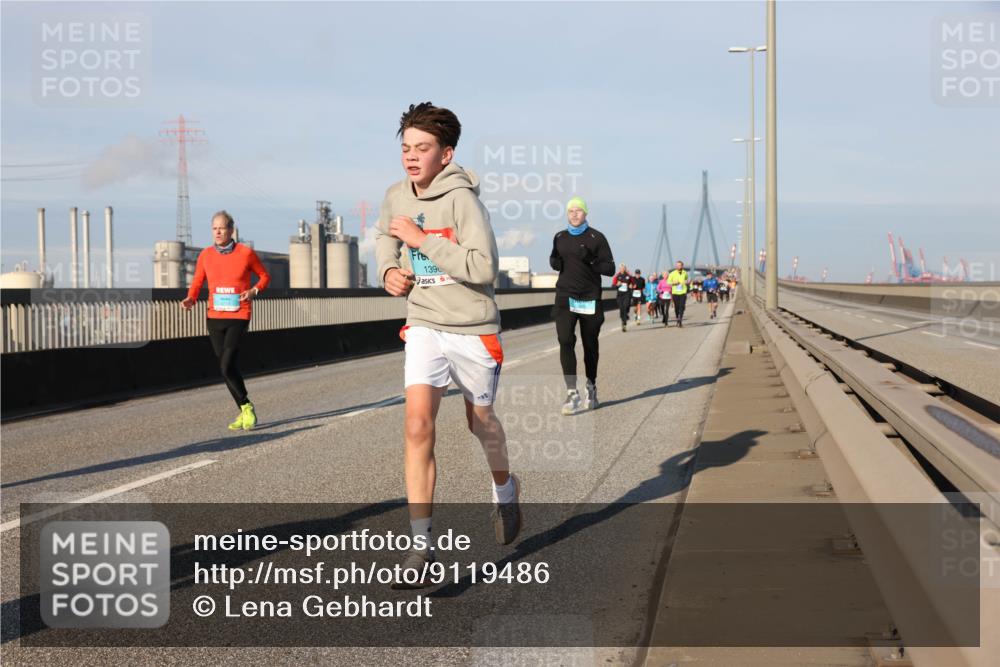 03.10.2025 - Köhlbrandbrückenlauf Lena Gebhardt http://msf.ph/oto/9119486 03.10.2025 09:45:22 Position 2 139 meine-sportfotos.de