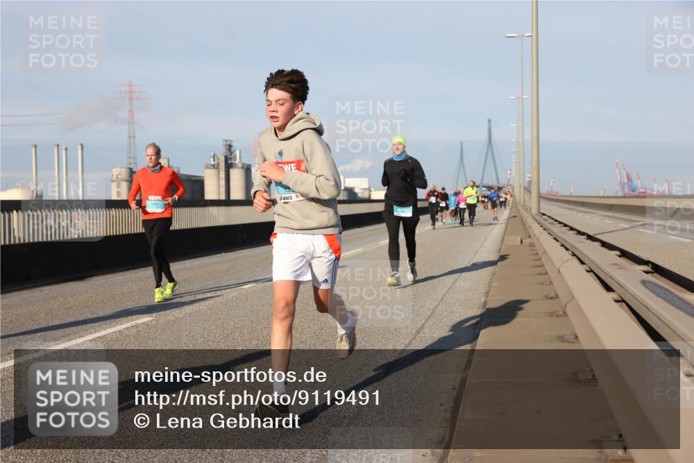 03.10.2025 - Köhlbrandbrückenlauf Lena Gebhardt http://msf.ph/oto/9119491 03.10.2025 09:45:22 Position 2  meine-sportfotos.de