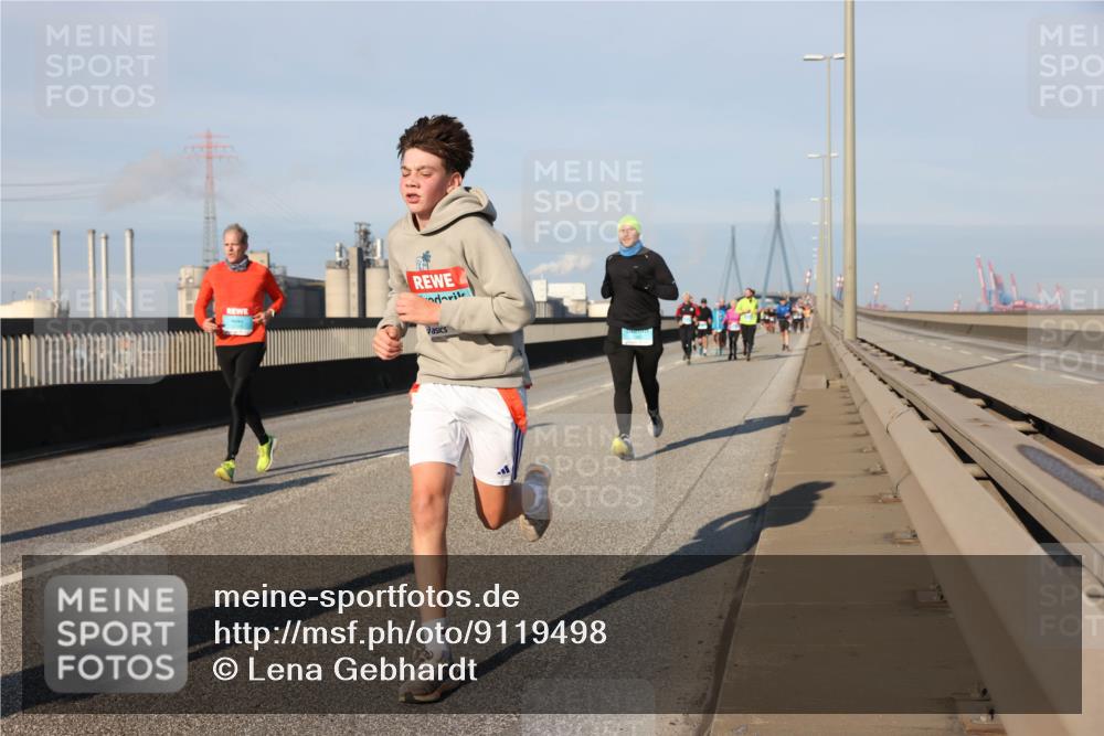 03.10.2025 - Köhlbrandbrückenlauf Lena Gebhardt http://msf.ph/oto/9119498 03.10.2025 09:45:22 Position 2  meine-sportfotos.de