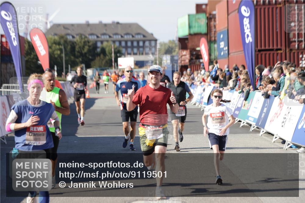 03.10.2025 - Köhlbrandbrückenlauf Jannik Wohlers http://msf.ph/oto/9119501 03.10.2025 13:03:54 Ziel 4127, 4322, 4349, 5098, 5414, 5447, 5950, 6315, 6341, 6392, 6706 meine-sportfotos.de