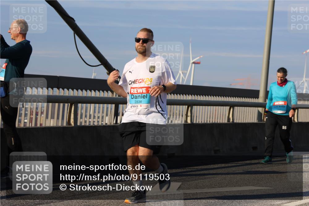03.10.2025 - Köhlbrandbrückenlauf Strokosch-Dieckow http://msf.ph/oto/9119503 03.10.2025 09:53:26 Position 2 24, 2836, 55 meine-sportfotos.de