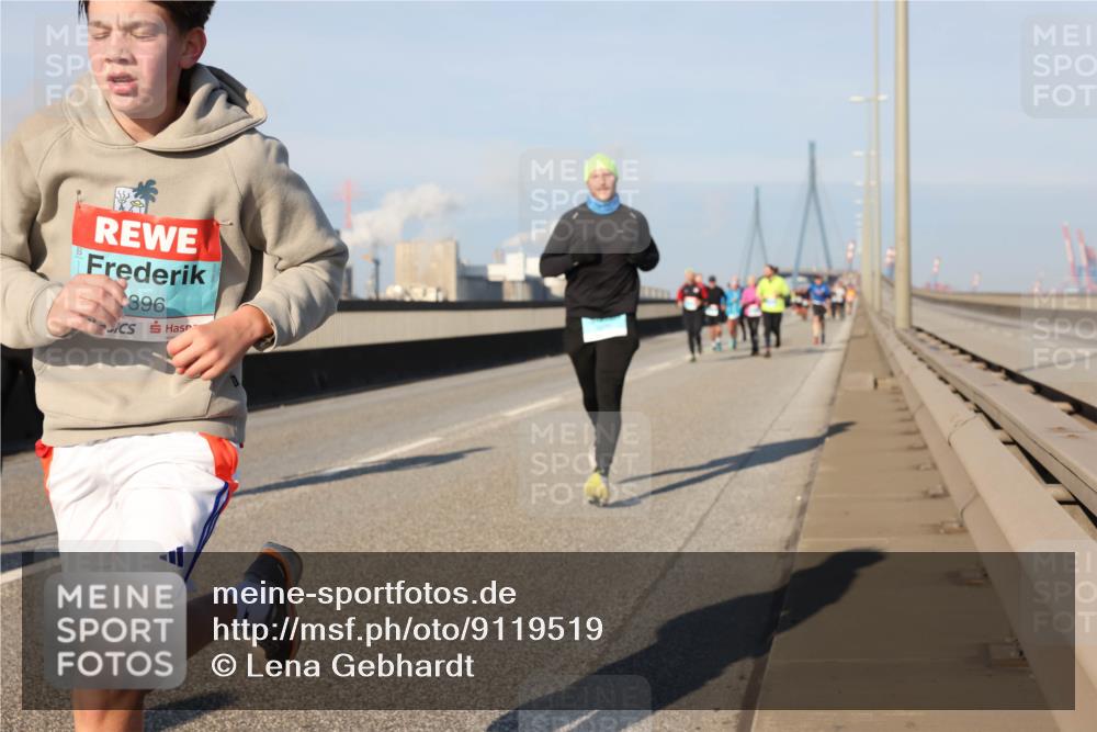 03.10.2025 - Köhlbrandbrückenlauf Lena Gebhardt http://msf.ph/oto/9119519 03.10.2025 09:45:22 Position 2 396 meine-sportfotos.de