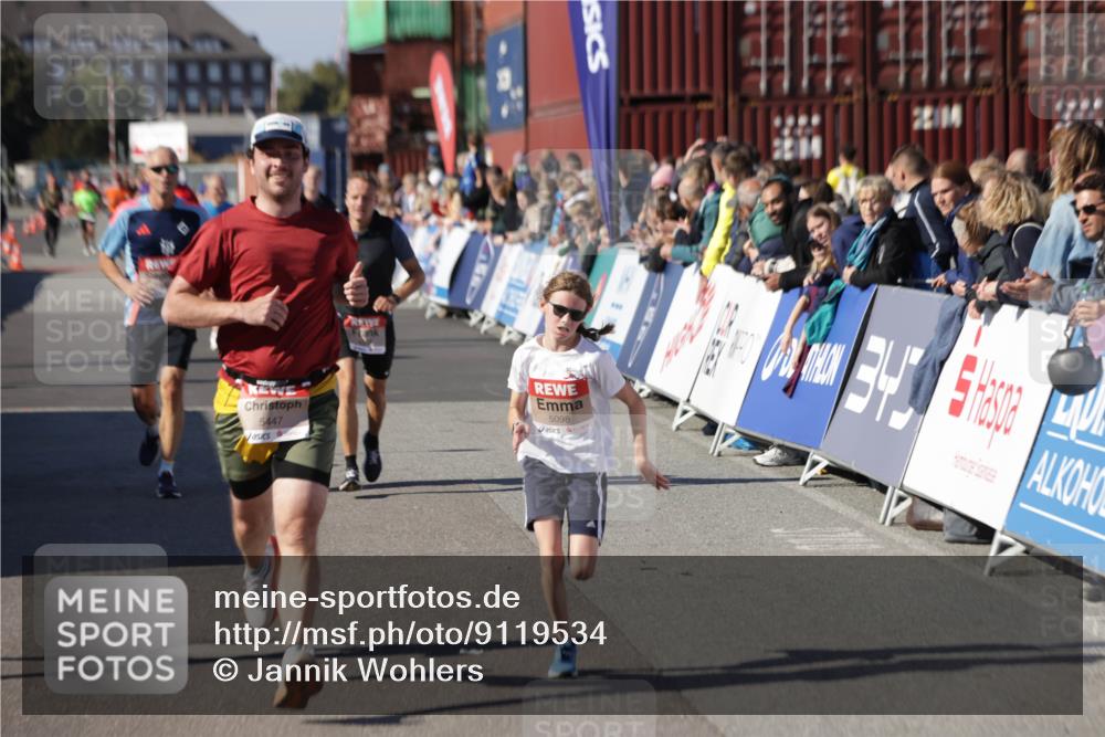 03.10.2025 - Köhlbrandbrückenlauf Jannik Wohlers http://msf.ph/oto/9119534 03.10.2025 13:03:55 Ziel 4127, 4322, 4349, 5098, 5414, 5447, 5950, 6315, 6341, 6392, 6706 meine-sportfotos.de