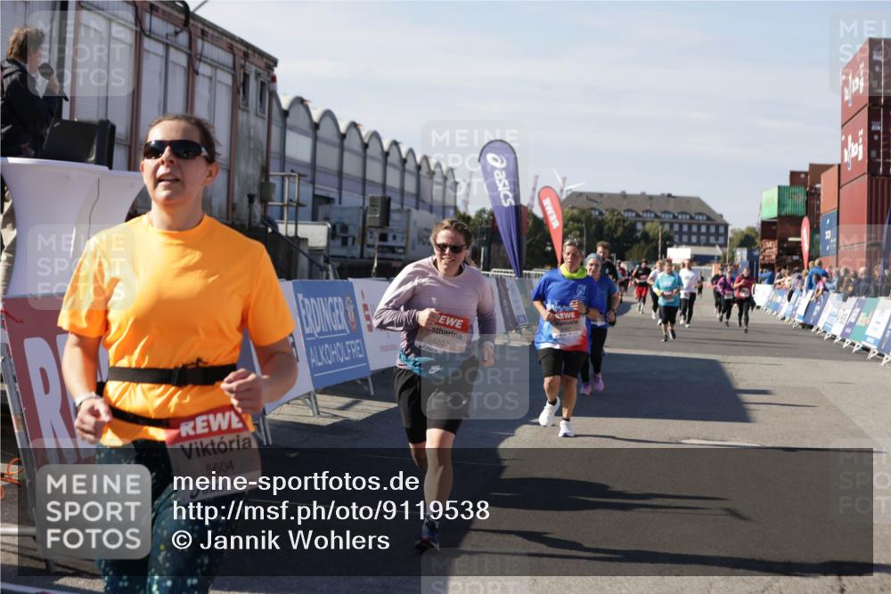 03.10.2025 - Köhlbrandbrückenlauf Jannik Wohlers http://msf.ph/oto/9119538 03.10.2025 13:35:05 Ziel 5427, 5557, 5604, 6265, 6434 meine-sportfotos.de