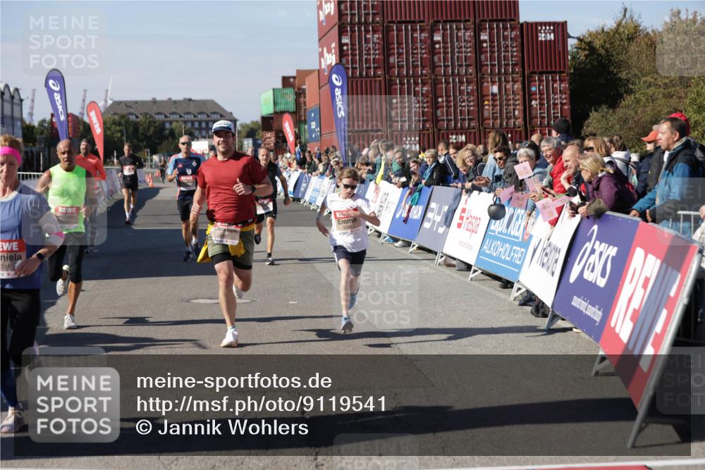 03.10.2025 - Köhlbrandbrückenlauf Jannik Wohlers http://msf.ph/oto/9119541 03.10.2025 13:03:55 Ziel 4127, 4322, 4349, 5098, 5414, 5447, 5950, 6315, 6341, 6392, 6706 meine-sportfotos.de