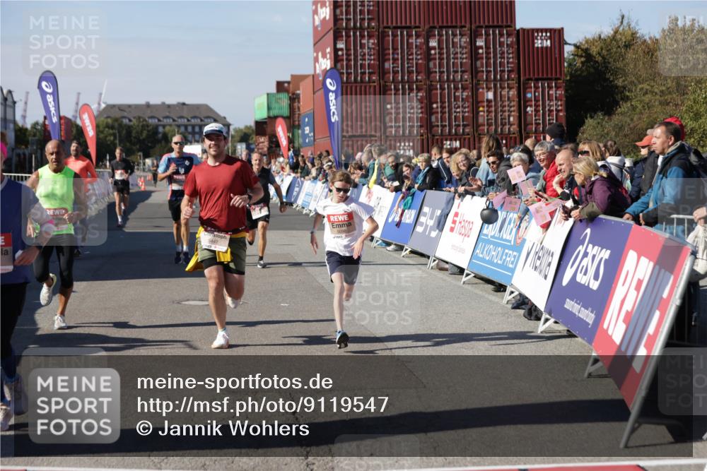 03.10.2025 - Köhlbrandbrückenlauf Jannik Wohlers http://msf.ph/oto/9119547 03.10.2025 13:03:55 Ziel 4127, 4322, 4349, 5098, 5414, 5447, 5950, 6315, 6341, 6392, 6706 meine-sportfotos.de