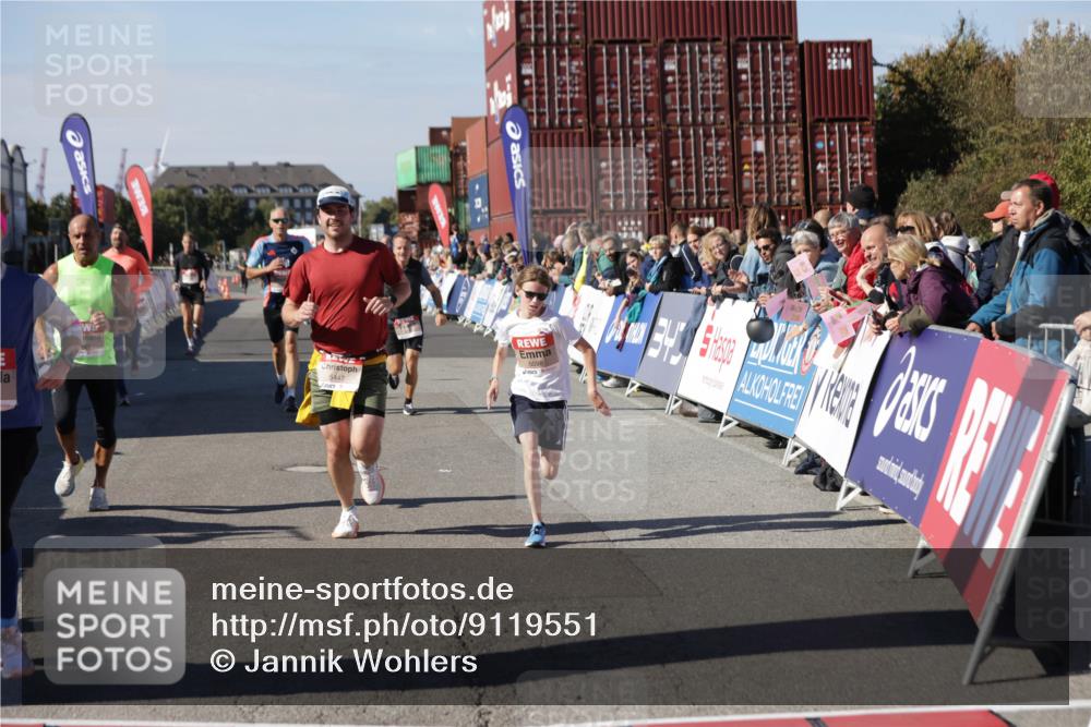 03.10.2025 - Köhlbrandbrückenlauf Jannik Wohlers http://msf.ph/oto/9119551 03.10.2025 13:03:55 Ziel 4127, 4322, 4349, 5098, 5414, 5447, 5950, 6315, 6341, 6392, 6706 meine-sportfotos.de