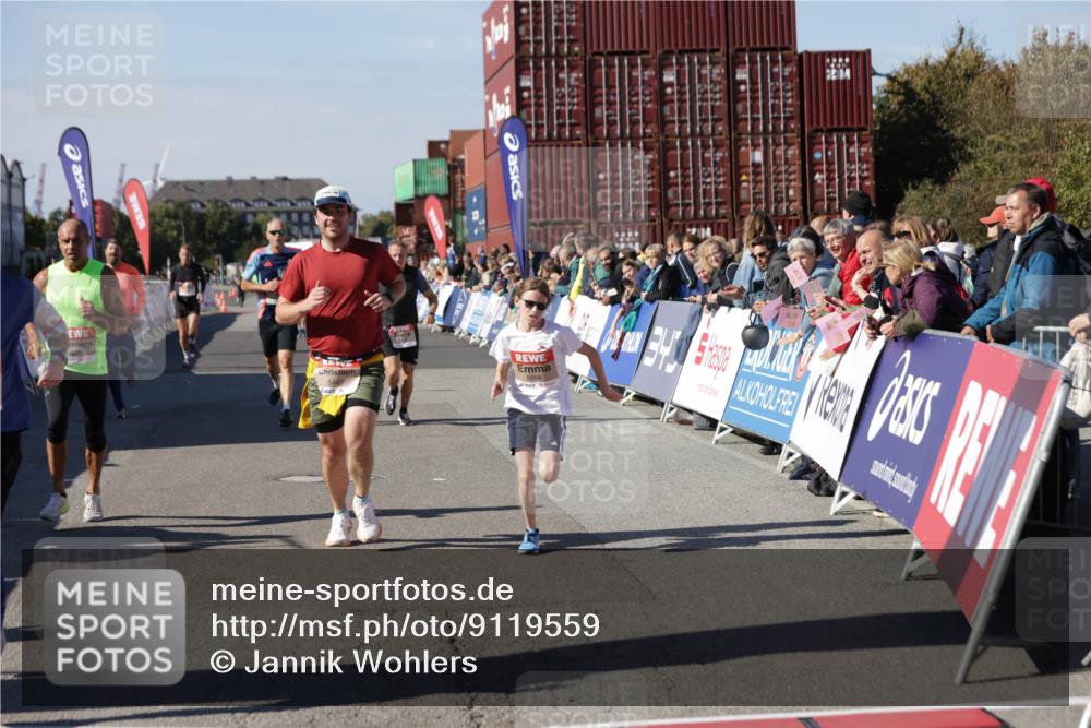 03.10.2025 - Köhlbrandbrückenlauf Jannik Wohlers http://msf.ph/oto/9119559 03.10.2025 13:03:55 Ziel 4127, 4322, 4349, 5098, 5414, 5447, 5950, 6315, 6341, 6392, 6706 meine-sportfotos.de