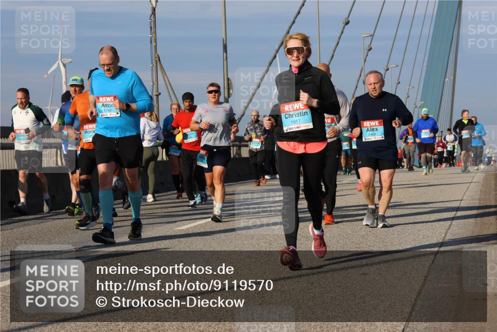 03.10.2025 - Köhlbrandbrückenlauf Strokosch-Dieckow http://msf.ph/oto/9119570 03.10.2025 09:53:40 Position 2 1593, 1740, 1917, 2460 meine-sportfotos.de