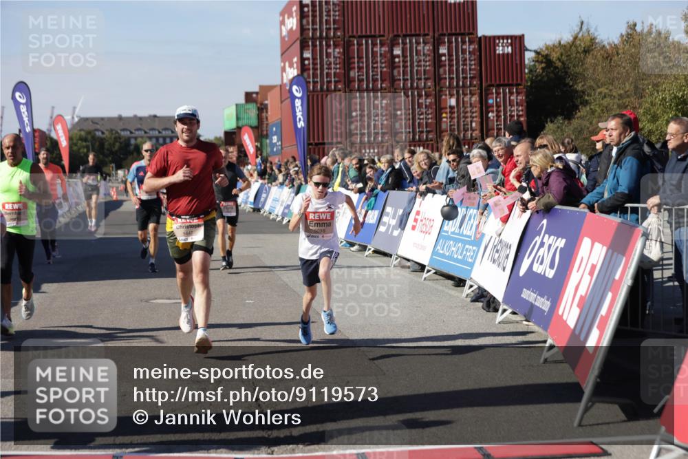 03.10.2025 - Köhlbrandbrückenlauf Jannik Wohlers http://msf.ph/oto/9119573 03.10.2025 13:03:55 Ziel 4127, 4322, 4349, 5098, 5414, 5447, 5950, 6315, 6341, 6392, 6706 meine-sportfotos.de