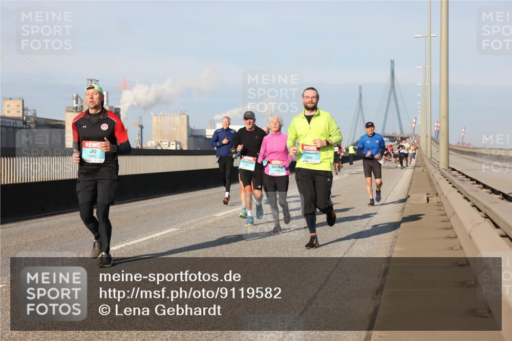 03.10.2025 - Köhlbrandbrückenlauf Lena Gebhardt http://msf.ph/oto/9119582 03.10.2025 09:45:29 Position 2 3403, 3907, 3263, 2889 meine-sportfotos.de