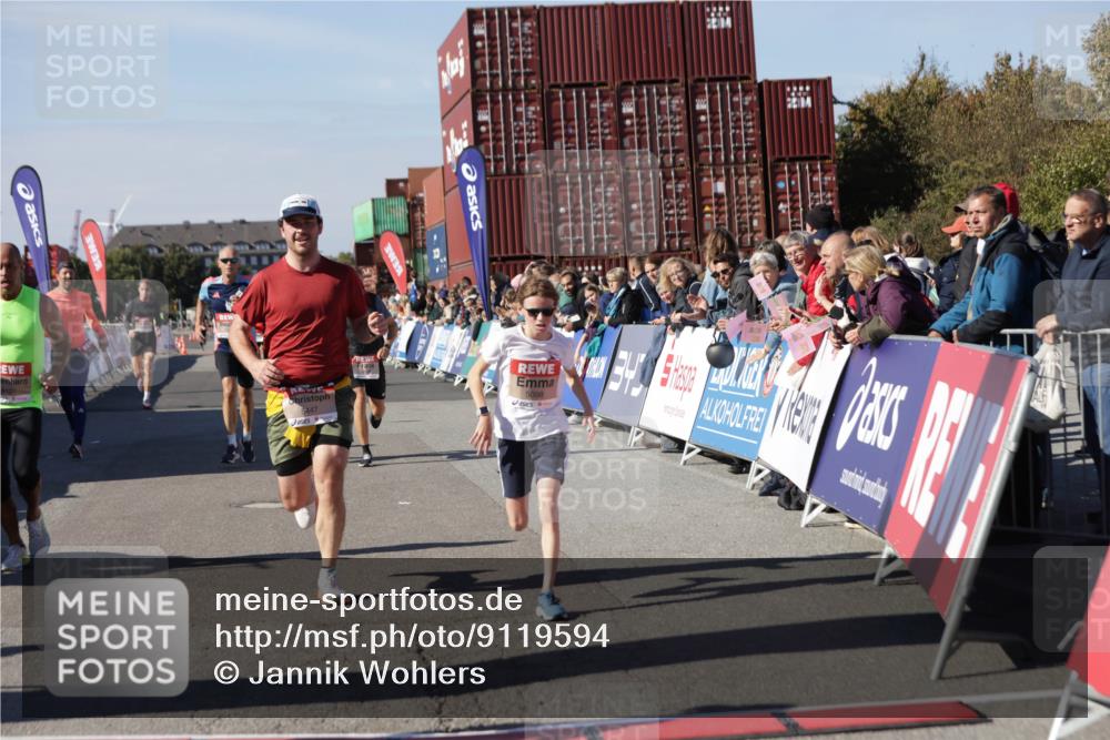 03.10.2025 - Köhlbrandbrückenlauf Jannik Wohlers http://msf.ph/oto/9119594 03.10.2025 13:03:56 Ziel 4127, 4322, 4349, 5098, 5414, 5447, 5950, 5958, 6315, 6341, 6392, 6706 meine-sportfotos.de