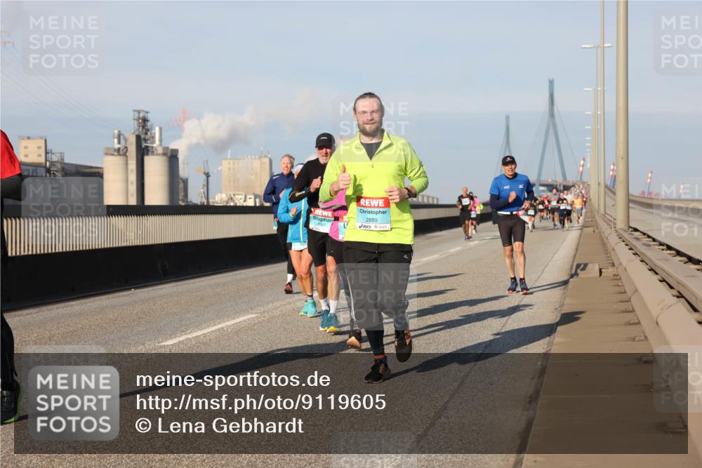 03.10.2025 - Köhlbrandbrückenlauf Lena Gebhardt http://msf.ph/oto/9119605 03.10.2025 09:45:30 Position 2 3307, 2889 meine-sportfotos.de