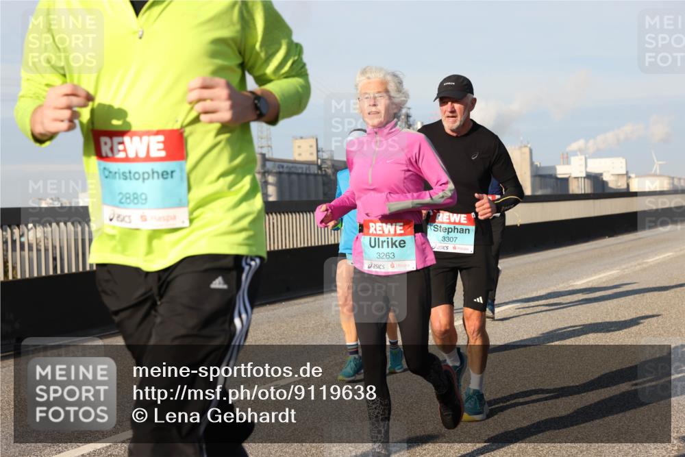 03.10.2025 - Köhlbrandbrückenlauf Lena Gebhardt http://msf.ph/oto/9119638 03.10.2025 09:45:31 Position 2 2889, 3263, 3307 meine-sportfotos.de