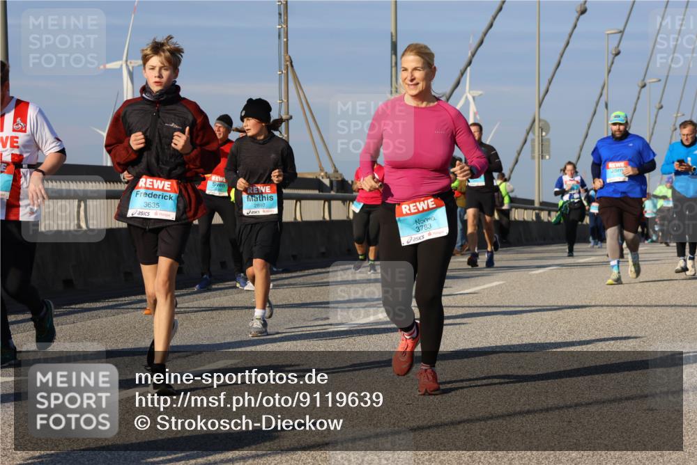 03.10.2025 - Köhlbrandbrückenlauf Strokosch-Dieckow http://msf.ph/oto/9119639 03.10.2025 09:53:45 Position 2 3635, 2897, 3783 meine-sportfotos.de