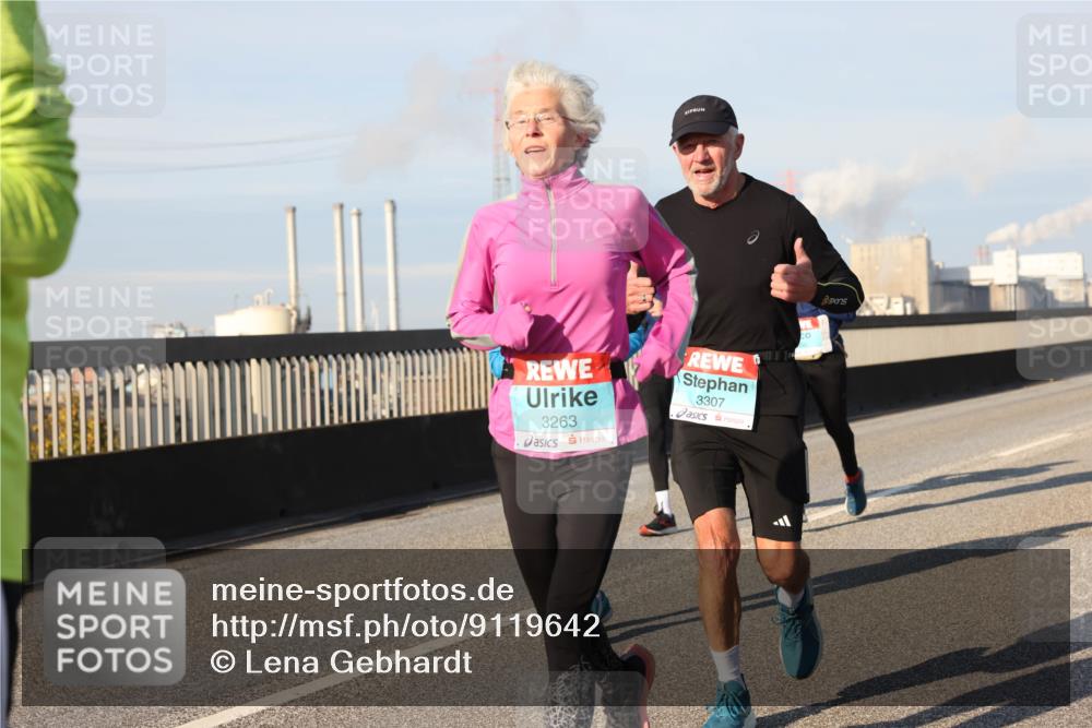 03.10.2025 - Köhlbrandbrückenlauf Lena Gebhardt http://msf.ph/oto/9119642 03.10.2025 09:45:32 Position 2 3263, 3307 meine-sportfotos.de