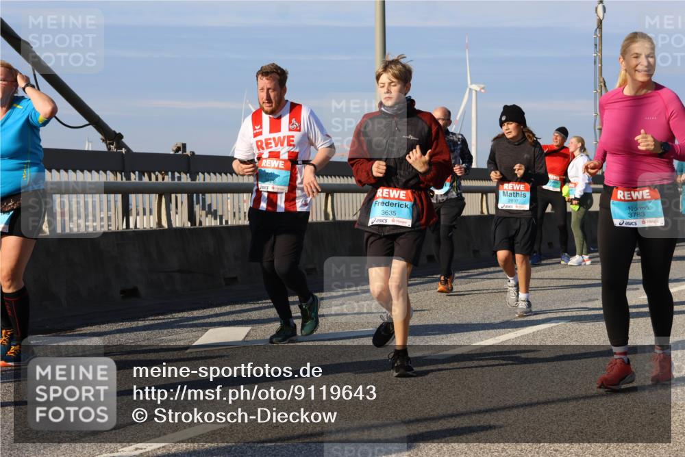 03.10.2025 - Köhlbrandbrückenlauf Strokosch-Dieckow http://msf.ph/oto/9119643 03.10.2025 09:53:46 Position 2 3635, 2897, 3783 meine-sportfotos.de