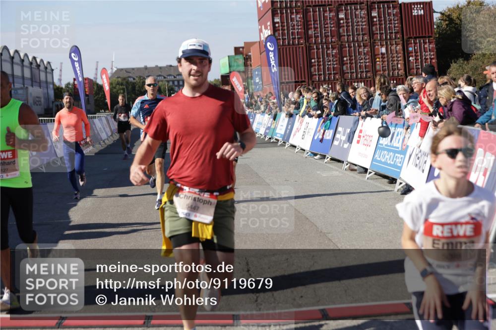 03.10.2025 - Köhlbrandbrückenlauf Jannik Wohlers http://msf.ph/oto/9119679 03.10.2025 13:03:57 Ziel 4056, 4127, 4322, 4349, 5098, 5414, 5447, 5950, 5958, 6315, 6341, 6392, 6706 meine-sportfotos.de