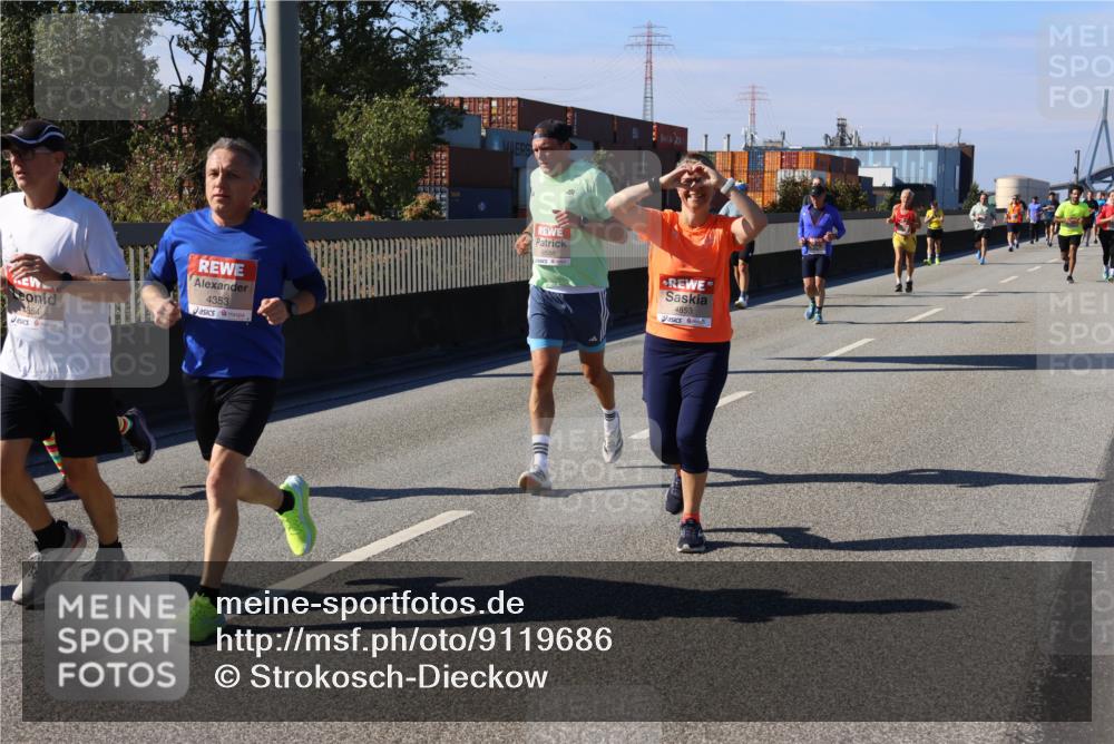 03.10.2025 - Köhlbrandbrückenlauf Strokosch-Dieckow http://msf.ph/oto/9119686 03.10.2025 12:57:22 Position 3 354, 4353, 6588, 4853 meine-sportfotos.de