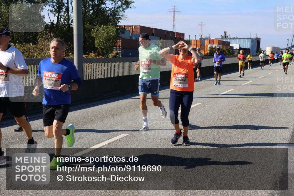 03.10.2025 - Köhlbrandbrückenlauf Strokosch-Dieckow http://msf.ph/oto/9119690 03.10.2025 12:57:22 Position 3 354, 4353, 6588, 4853 meine-sportfotos.de
