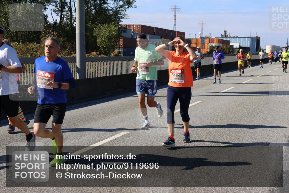 03.10.2025 - Köhlbrandbrückenlauf Strokosch-Dieckow http://msf.ph/oto/9119696 03.10.2025 12:57:22 Position 3 4353, 6588, 4853 meine-sportfotos.de