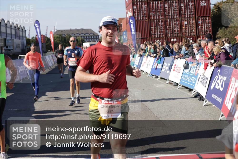 03.10.2025 - Köhlbrandbrückenlauf Jannik Wohlers http://msf.ph/oto/9119697 03.10.2025 13:03:57 Ziel 4056, 4127, 4322, 4349, 5098, 5414, 5447, 5950, 5958, 6315, 6341, 6392, 6706 meine-sportfotos.de