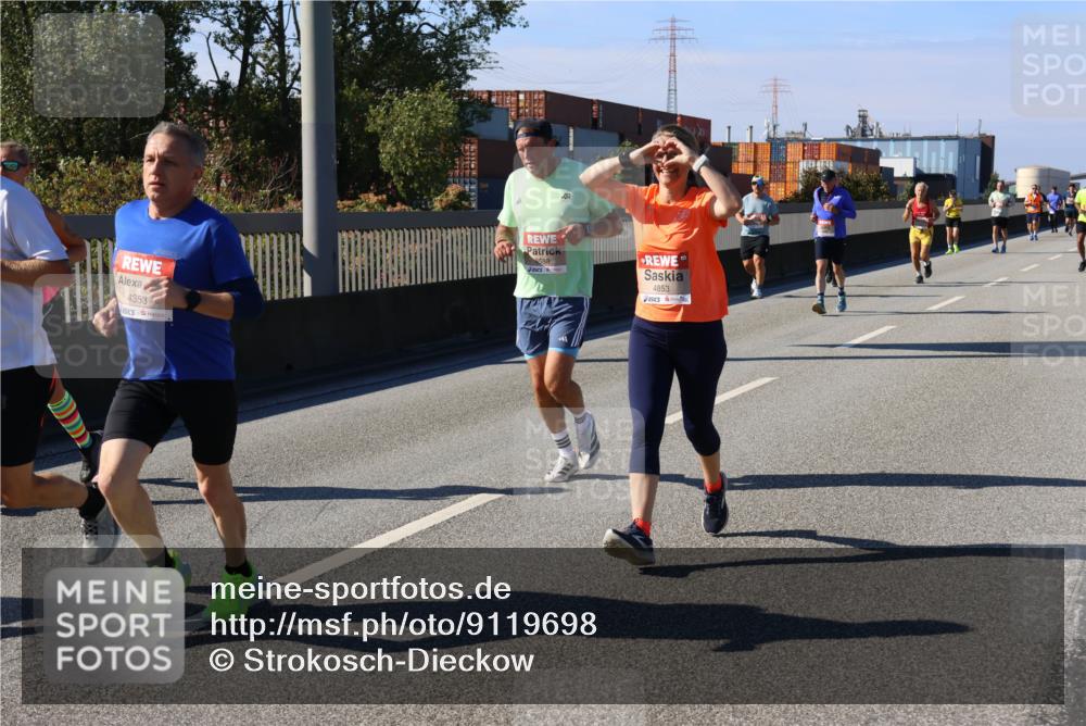 03.10.2025 - Köhlbrandbrückenlauf Strokosch-Dieckow http://msf.ph/oto/9119698 03.10.2025 12:57:22 Position 3 4353, 6588, 4853 meine-sportfotos.de