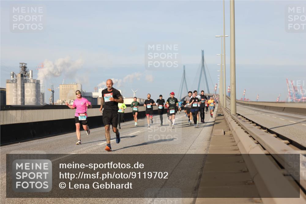 03.10.2025 - Köhlbrandbrückenlauf Lena Gebhardt http://msf.ph/oto/9119702 03.10.2025 09:45:38 Position 2  meine-sportfotos.de