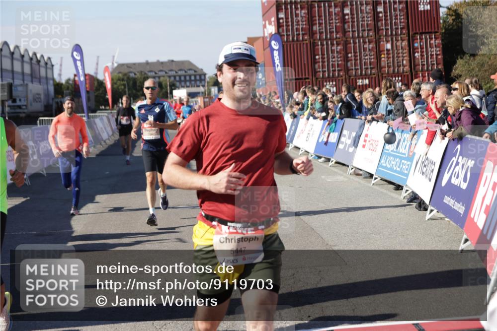 03.10.2025 - Köhlbrandbrückenlauf Jannik Wohlers http://msf.ph/oto/9119703 03.10.2025 13:03:57 Ziel 4056, 4127, 4322, 4349, 5098, 5414, 5447, 5950, 5958, 6315, 6341, 6392, 6706 meine-sportfotos.de