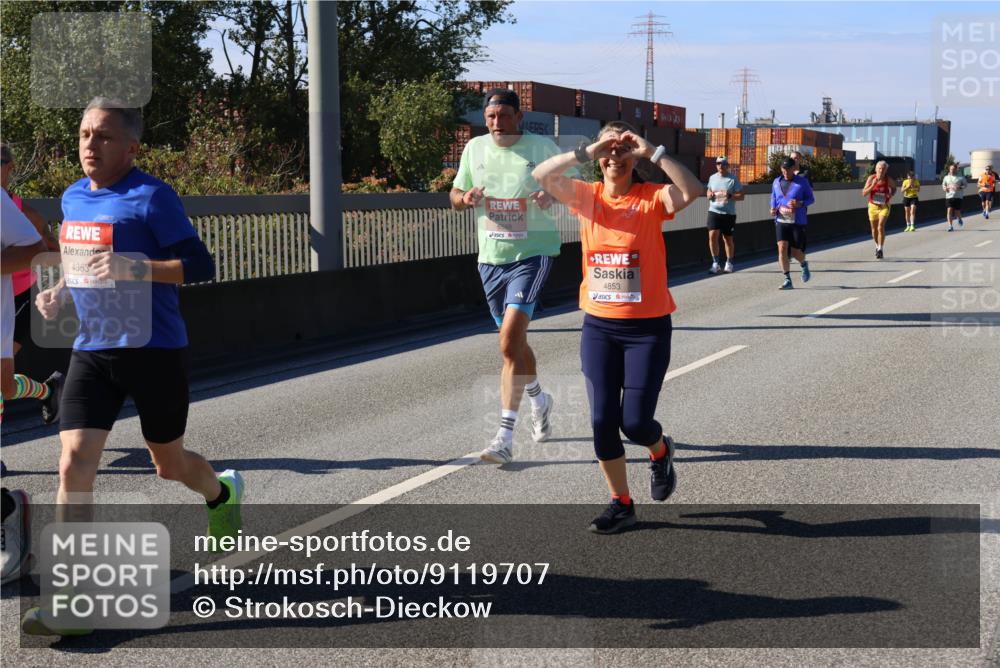 03.10.2025 - Köhlbrandbrückenlauf Strokosch-Dieckow http://msf.ph/oto/9119707 03.10.2025 12:57:22 Position 3 4353, 6588, 4853 meine-sportfotos.de