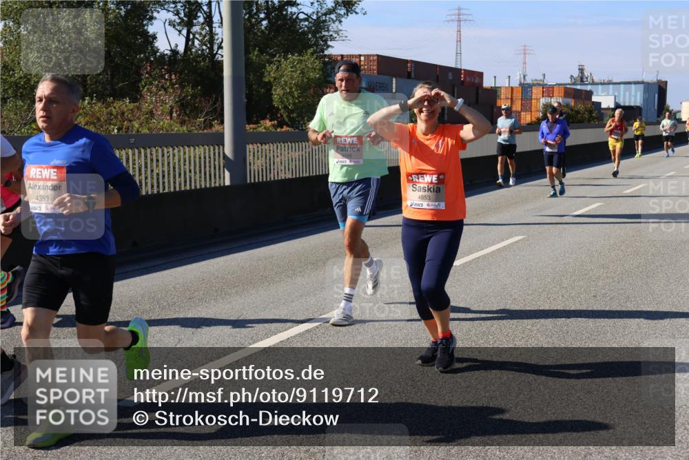 03.10.2025 - Köhlbrandbrückenlauf Strokosch-Dieckow http://msf.ph/oto/9119712 03.10.2025 12:57:22 Position 3 4353, 6588, 4853 meine-sportfotos.de