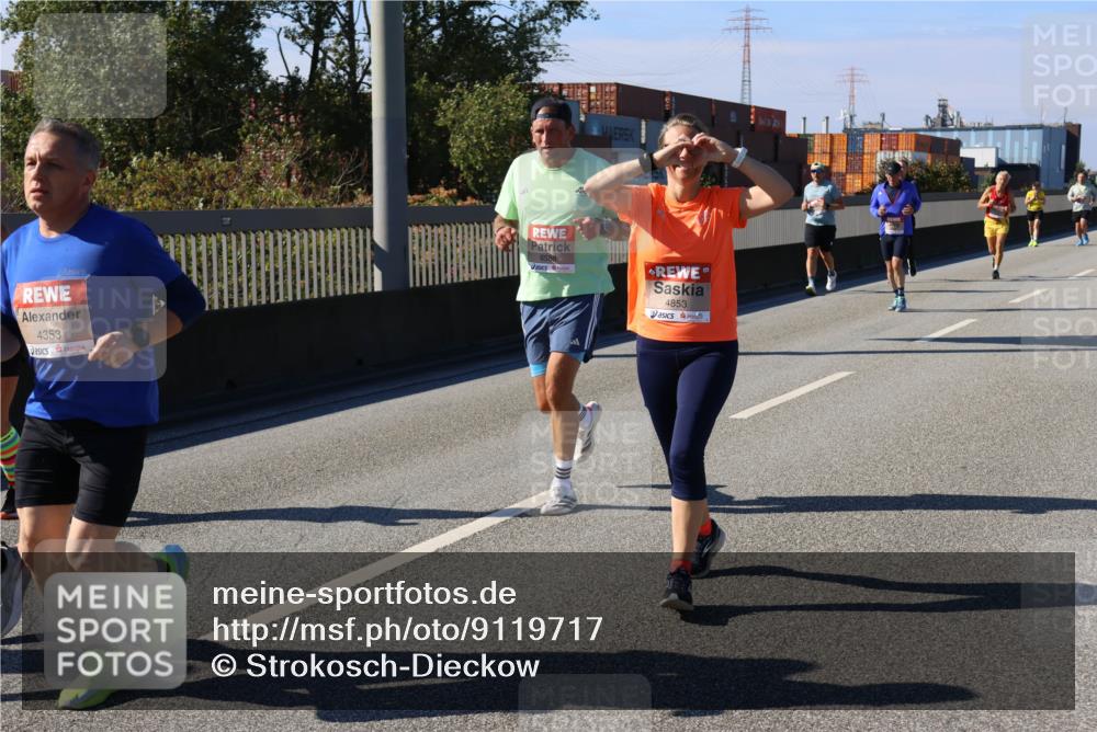 03.10.2025 - Köhlbrandbrückenlauf Strokosch-Dieckow http://msf.ph/oto/9119717 03.10.2025 12:57:22 Position 3 4353, 6588, 4853 meine-sportfotos.de