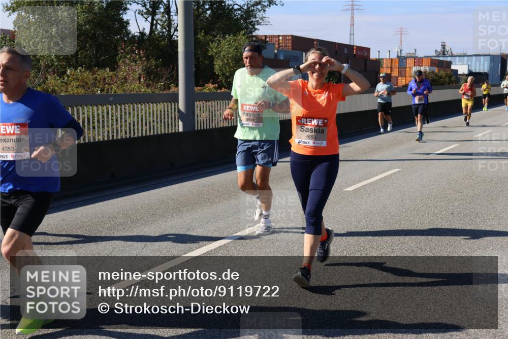 03.10.2025 - Köhlbrandbrückenlauf Strokosch-Dieckow http://msf.ph/oto/9119722 03.10.2025 12:57:23 Position 3 4353, 6588, 4853 meine-sportfotos.de